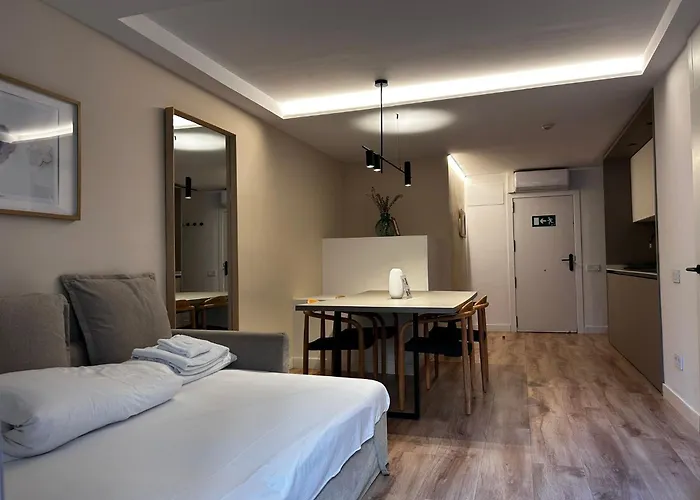 Happy Apartments